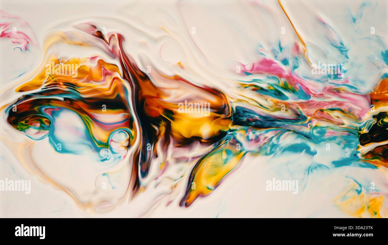 Lebendige abstrakte flüssige Farben, die sich in organischen Formen vermischen und verwirbeln Stockfoto