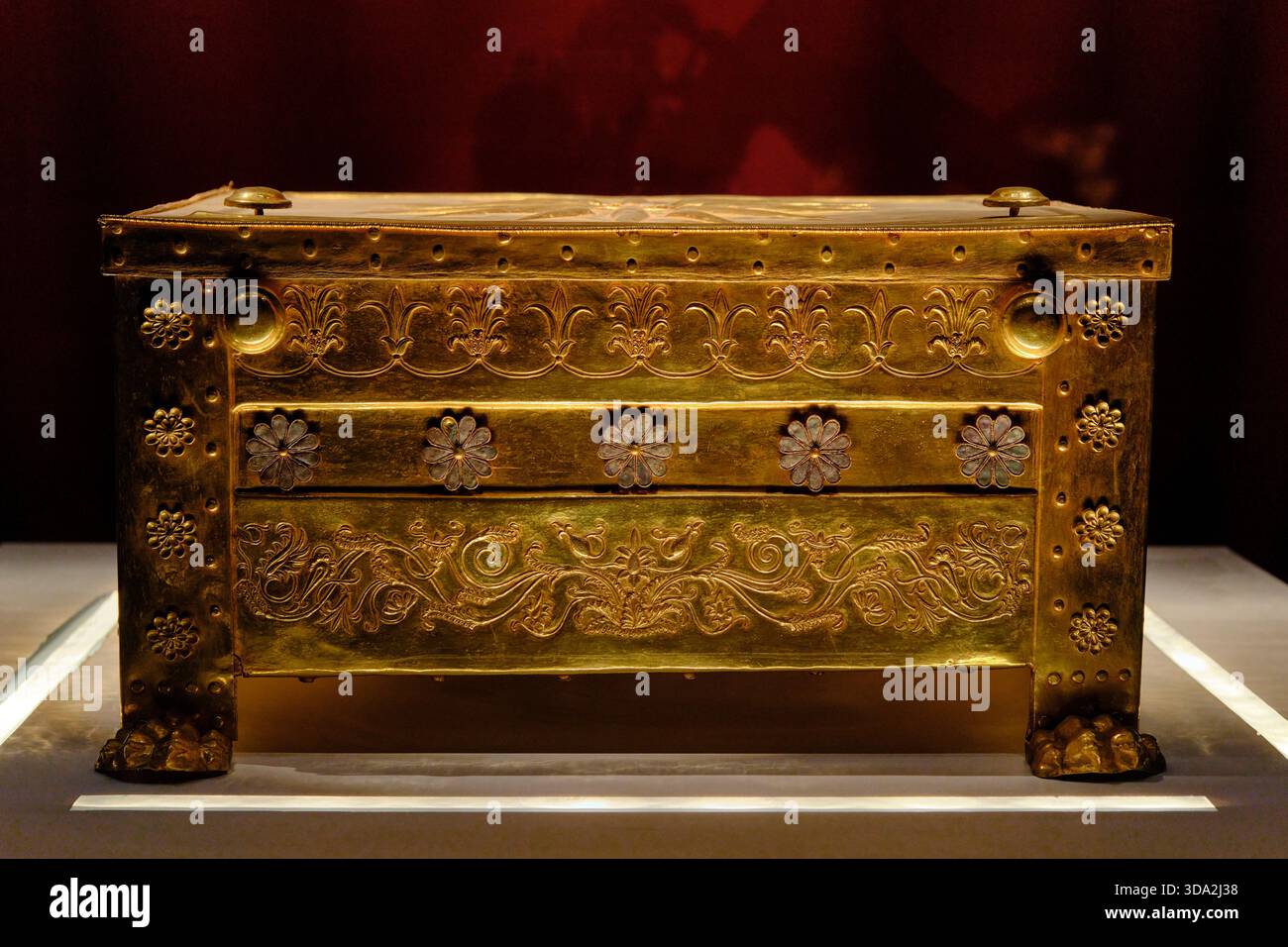 Griechenland, Mazedonien, Vergina, Königliches Tumulus-Museum, das raffinierte Golddiadem, das in der Goldlarnax gefunden wurde Stockfoto