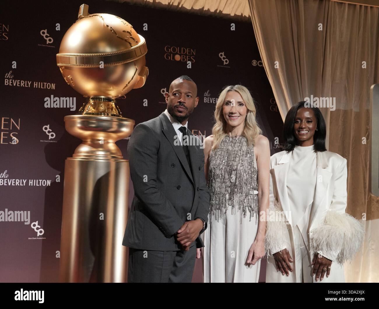 Los Angeles, USA. Dezember 2025. (L-R) Marlon Wayans, Helen Hoehne und Skye P. Marshall bei der 83. Jährlichen Golden Globes Nominierung im Beverly Hilton in Beverly Hills, KALIFORNIEN am Montag, 8. Dezember 2025. (Foto: Sthanlee B. Mirador/SIPA USA) Credit: SIPA USA/Alamy Live News Stockfoto