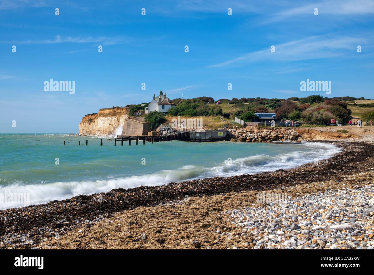 Die Cottages und der Strand von Cuckmere Haven in Richtung Seaford Head, East Sussex, Großbritannien Stockfoto