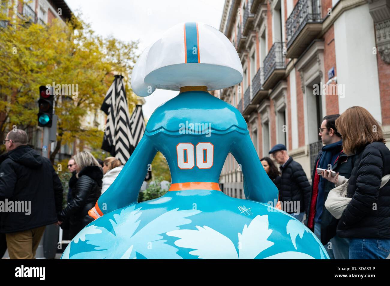 Madrid, Spanien. Dezember 2025. Eine Skulptur in Form der Figuren des Malers Velázquez Las Menina ist während der Ausstellung der Galerie Meninas Madrid zu sehen. Quelle: SOPA Images Limited/Alamy Live News Stockfoto