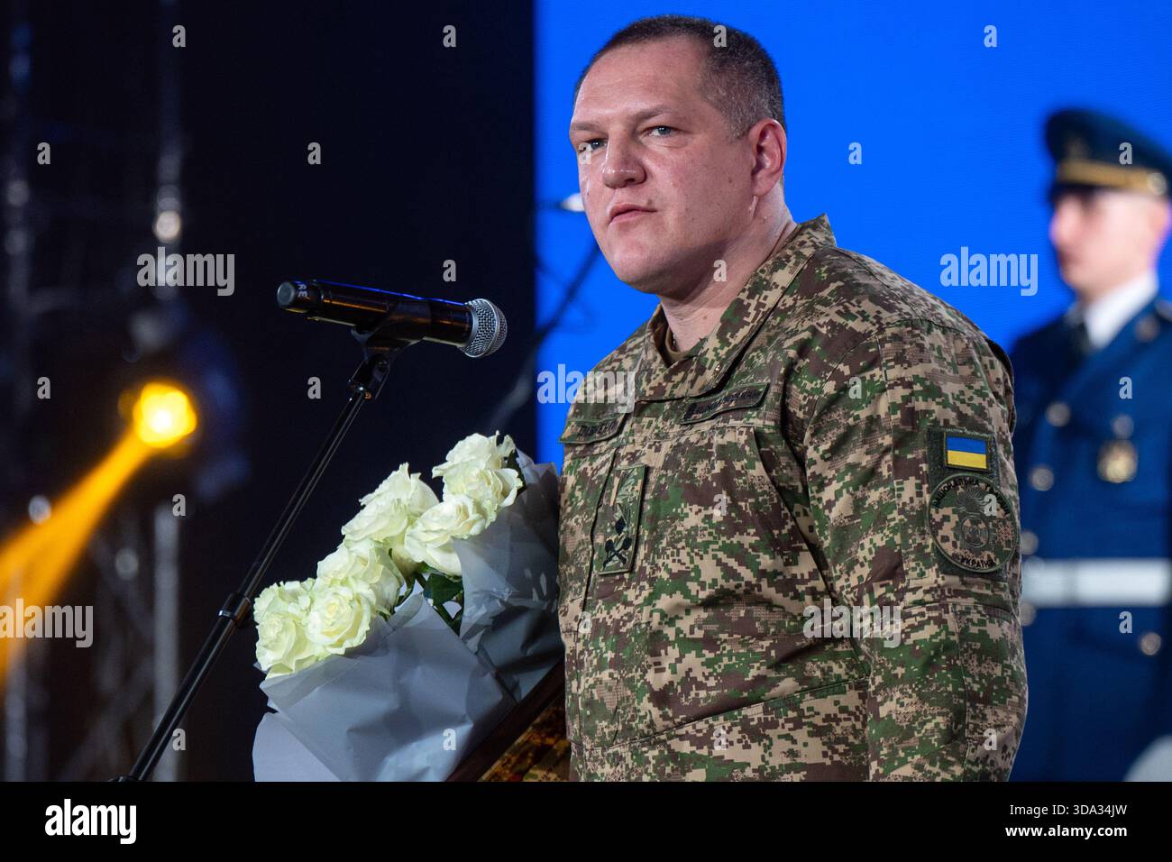 Nicht exklusiv: Befehlshaber der Nationalgarde der Ukraine, Brigadegeneral Oleksandr Pivnenko hält während der Preisverleihung der sechs eine Rede Stockfoto