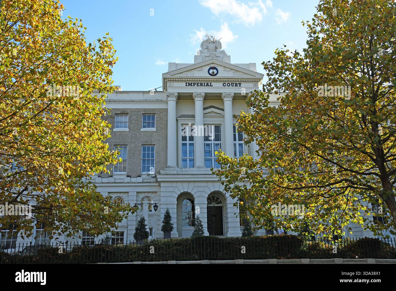 Imperial Court, Kennington, Lambeth, South London, England, Vereinigtes Königreich, das prächtige ehemalige Hauptquartier der NAAFI (Navy, Army and Air) Stockfoto