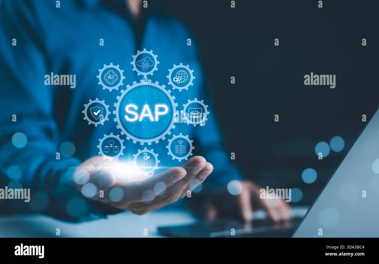 SAP-Systemanwendungsprodukte. Software-Konzept für die Automatisierung und Verwaltung von Geschäftsprozessen. Geschäftsmann präsentiert SAP-bezogene Technologiesymbole, Busin Stockfoto