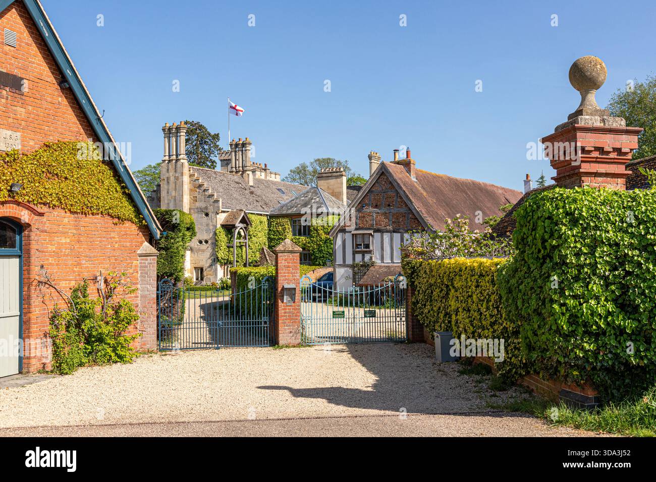 Boddington Manor, Hauptsitz der Robert Hitchings Group, & The Garden House, Boddington, Gloucestershire, England Großbritannien Stockfoto