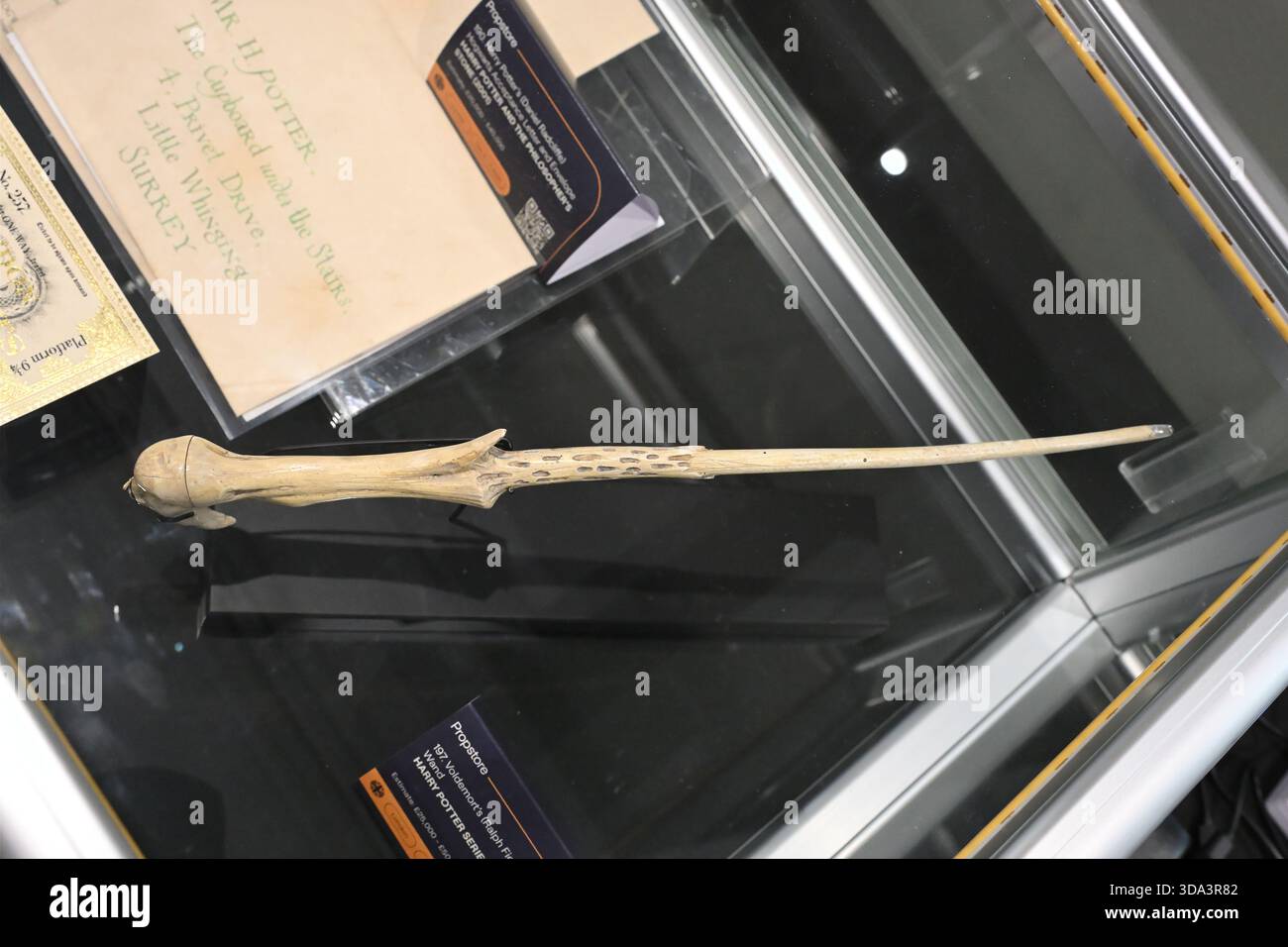 Lord Voldemort's Light-Up Zauberstab Harry Potter Serie (2001-2011) Stockfoto