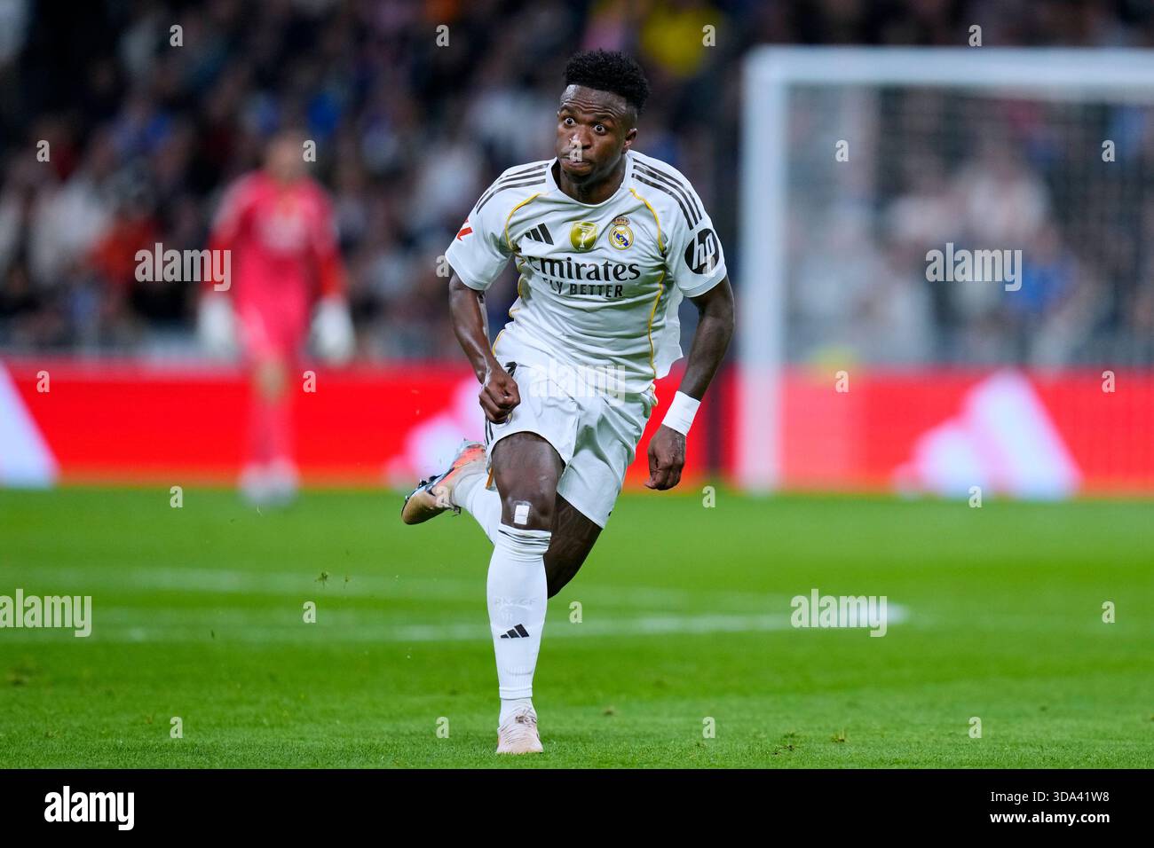 Madrid, Spanien. Dezember 2025. Während des La Liga EA Sports Matches zwischen Real Madrid CF und RC Celta spielte am 7. Dezember 2025 im Santiago Bernabeu Stadion in Madrid. (Foto: Cesar Cebolla/PRESSIN) Credit: PRESSINPHOTO SPORTS AGENCY/Alamy Live News Stockfoto