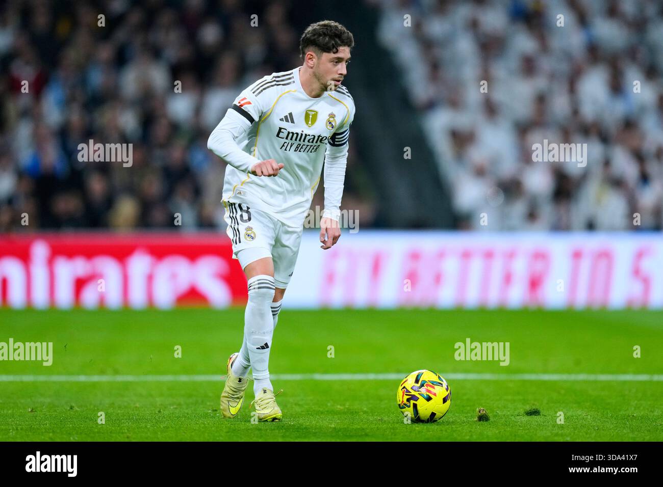 Madrid, Spanien. Dezember 2025. Während des La Liga EA Sports Matches zwischen Real Madrid CF und RC Celta spielte am 7. Dezember 2025 im Santiago Bernabeu Stadion in Madrid. (Foto: Cesar Cebolla/PRESSIN) Credit: PRESSINPHOTO SPORTS AGENCY/Alamy Live News Stockfoto