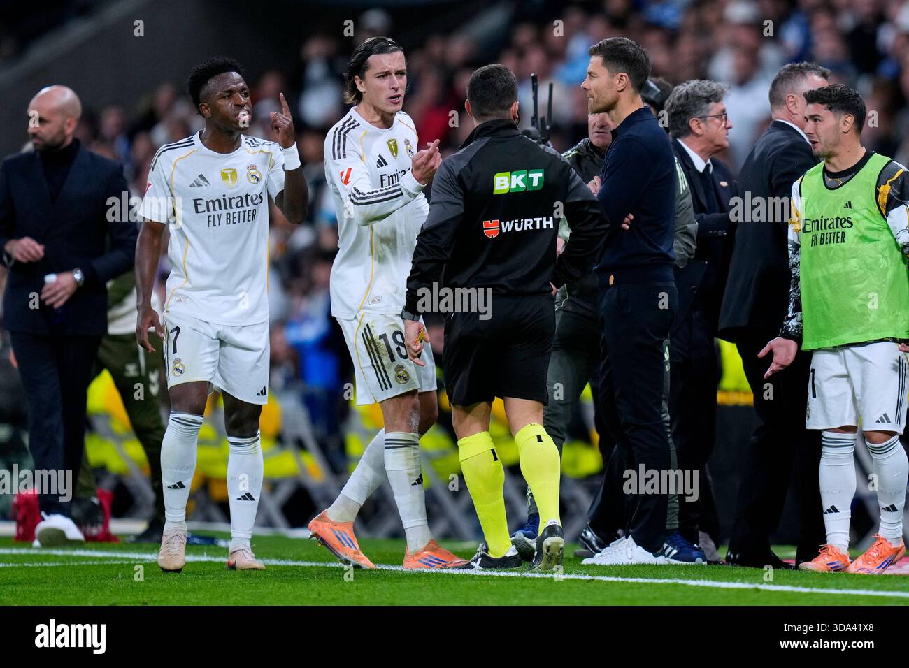 Madrid, Spanien. Dezember 2025. Während des La Liga EA Sports Matches zwischen Real Madrid CF und RC Celta spielte am 7. Dezember 2025 im Santiago Bernabeu Stadion in Madrid. (Foto: Cesar Cebolla/PRESSIN) Credit: PRESSINPHOTO SPORTS AGENCY/Alamy Live News Stockfoto