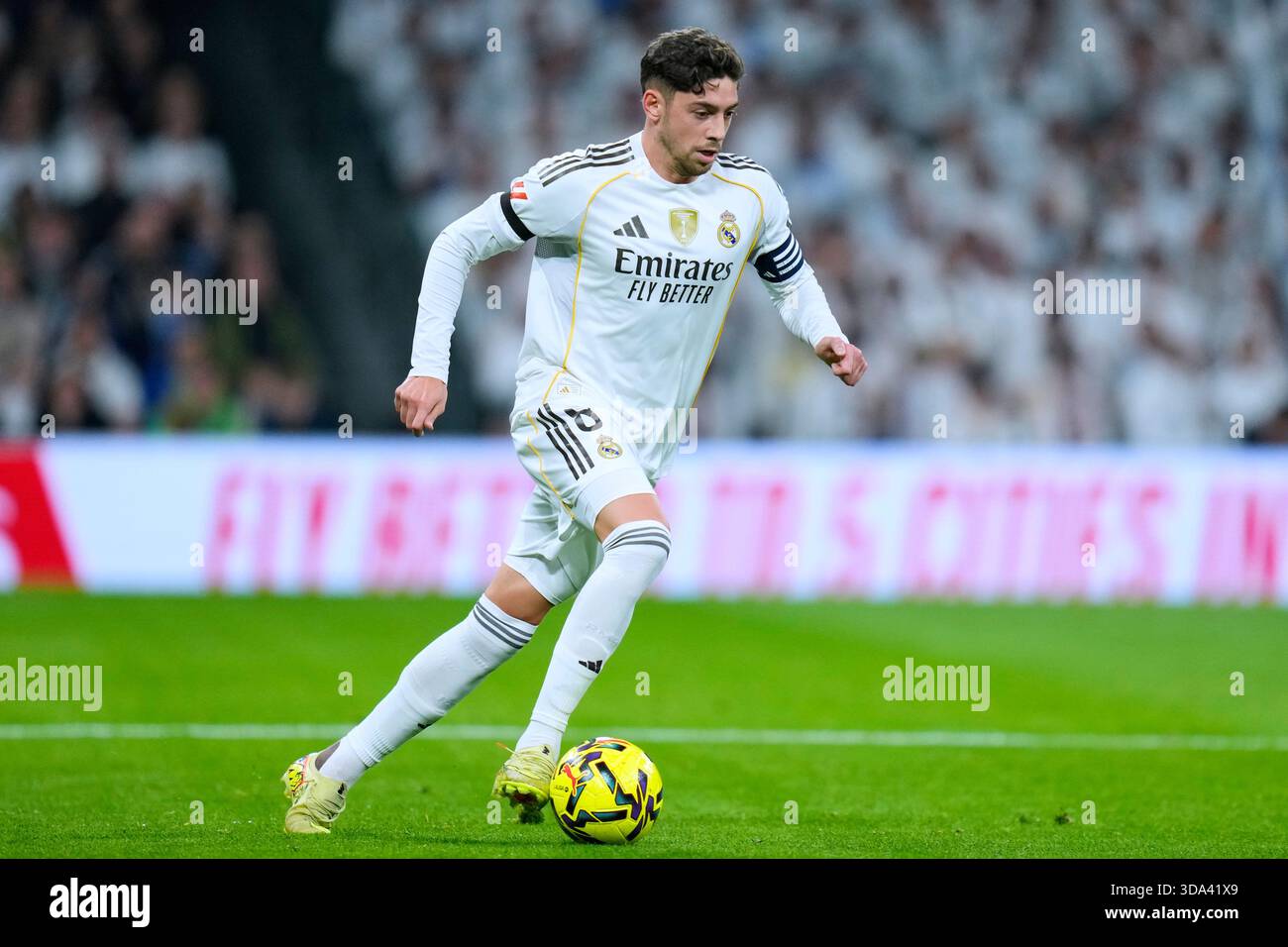 Madrid, Spanien. Dezember 2025. Während des La Liga EA Sports Matches zwischen Real Madrid CF und RC Celta spielte am 7. Dezember 2025 im Santiago Bernabeu Stadion in Madrid. (Foto: Cesar Cebolla/PRESSIN) Credit: PRESSINPHOTO SPORTS AGENCY/Alamy Live News Stockfoto