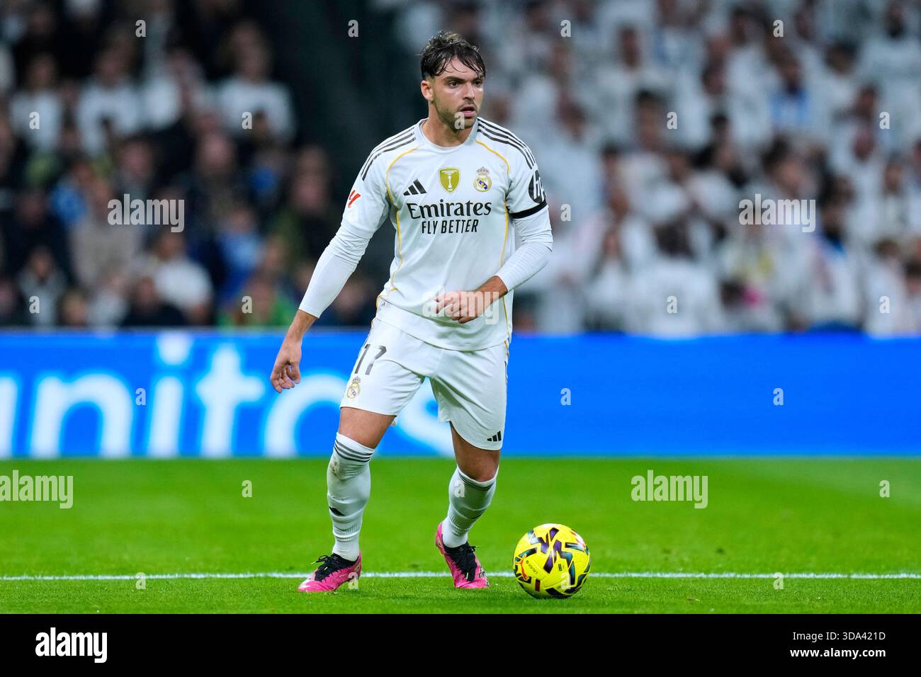 Madrid, Spanien. Dezember 2025. Während des La Liga EA Sports Matches zwischen Real Madrid CF und RC Celta spielte am 7. Dezember 2025 im Santiago Bernabeu Stadion in Madrid. (Foto: Cesar Cebolla/PRESSIN) Credit: PRESSINPHOTO SPORTS AGENCY/Alamy Live News Stockfoto