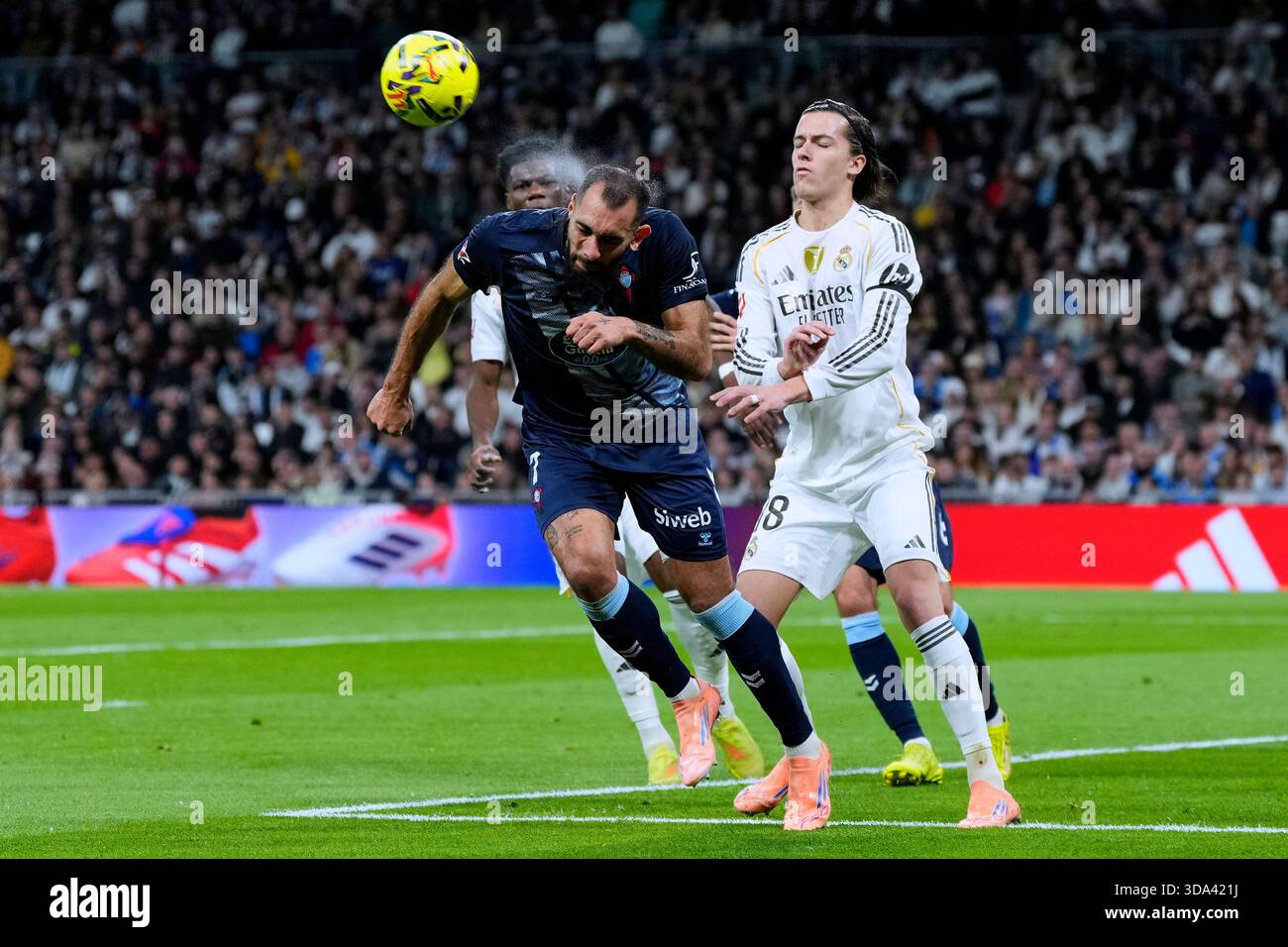 Madrid, Spanien. Dezember 2025. Während des La Liga EA Sports Matches zwischen Real Madrid CF und RC Celta spielte am 7. Dezember 2025 im Santiago Bernabeu Stadion in Madrid. (Foto: Cesar Cebolla/PRESSIN) Credit: PRESSINPHOTO SPORTS AGENCY/Alamy Live News Stockfoto