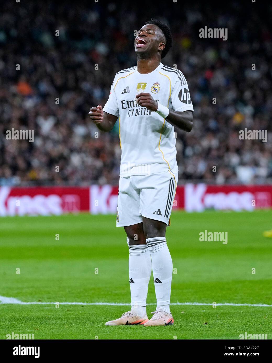 Madrid, Spanien. Dezember 2025. Während des La Liga EA Sports Matches zwischen Real Madrid CF und RC Celta spielte am 7. Dezember 2025 im Santiago Bernabeu Stadion in Madrid. (Foto: Cesar Cebolla/PRESSIN) Credit: PRESSINPHOTO SPORTS AGENCY/Alamy Live News Stockfoto