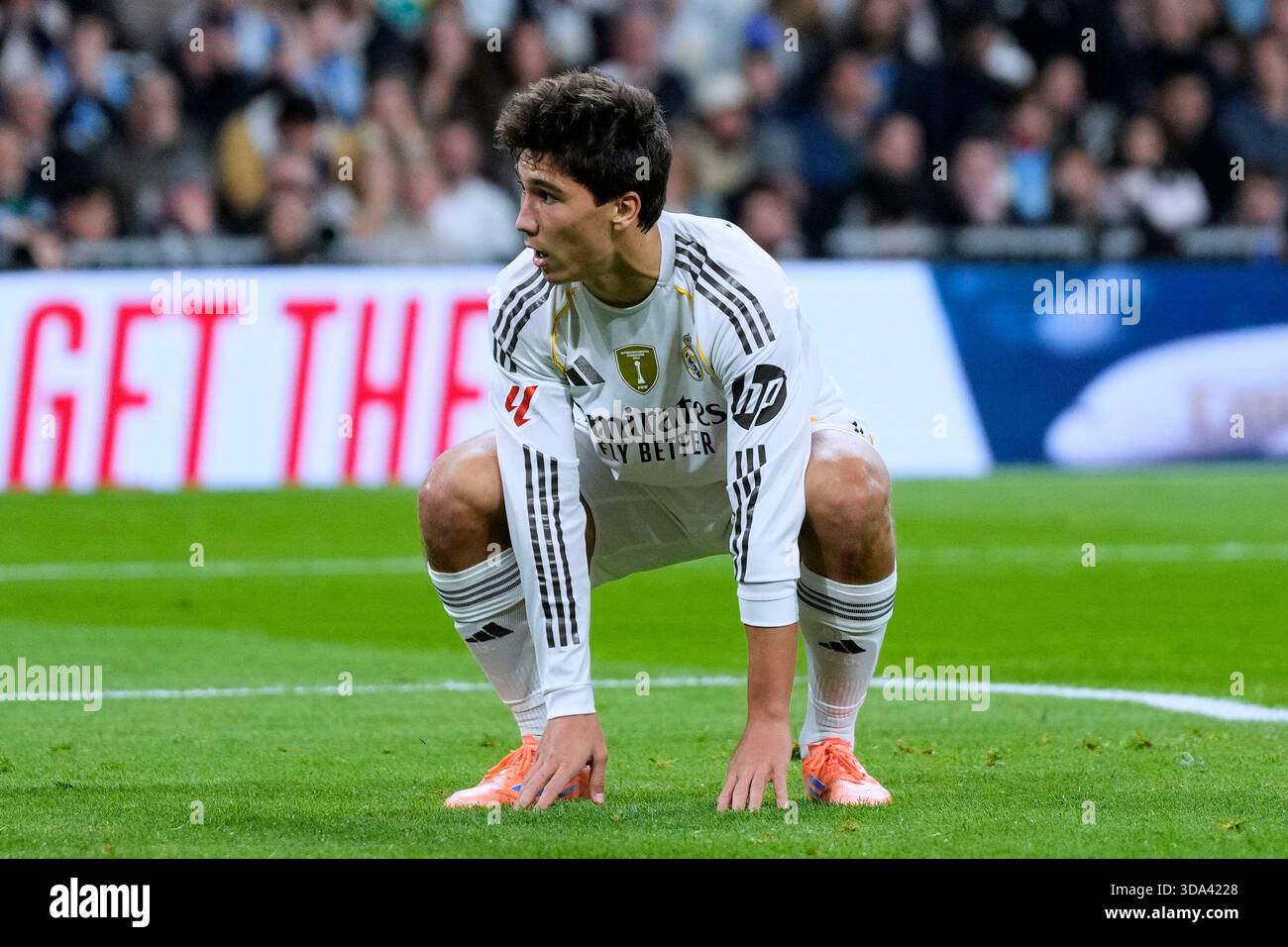 Madrid, Spanien. Dezember 2025. Während des La Liga EA Sports Matches zwischen Real Madrid CF und RC Celta spielte am 7. Dezember 2025 im Santiago Bernabeu Stadion in Madrid. (Foto: Cesar Cebolla/PRESSIN) Credit: PRESSINPHOTO SPORTS AGENCY/Alamy Live News Stockfoto
