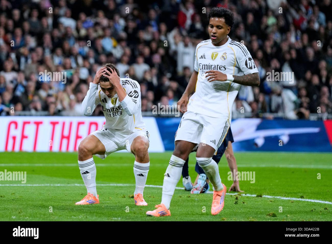Madrid, Spanien. Dezember 2025. Während des La Liga EA Sports Matches zwischen Real Madrid CF und RC Celta spielte am 7. Dezember 2025 im Santiago Bernabeu Stadion in Madrid. (Foto: Cesar Cebolla/PRESSIN) Credit: PRESSINPHOTO SPORTS AGENCY/Alamy Live News Stockfoto