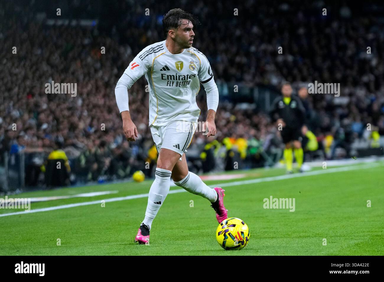 Madrid, Spanien. Dezember 2025. Während des La Liga EA Sports Matches zwischen Real Madrid CF und RC Celta spielte am 7. Dezember 2025 im Santiago Bernabeu Stadion in Madrid. (Foto: Cesar Cebolla/PRESSIN) Credit: PRESSINPHOTO SPORTS AGENCY/Alamy Live News Stockfoto