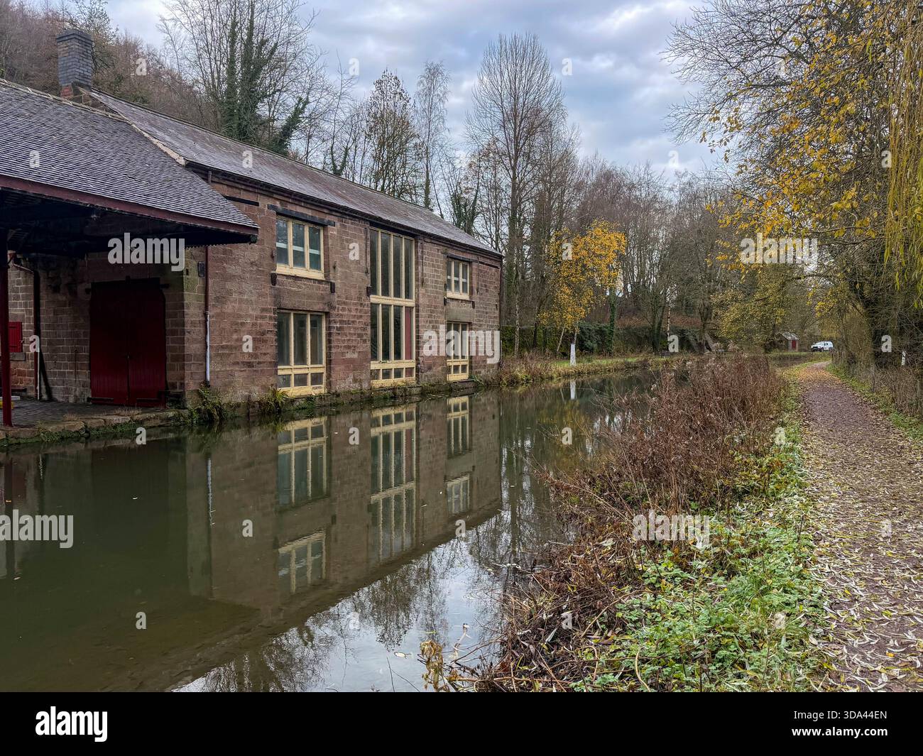 Wharf Store am Cromford Canal in der Nähe von High Peak Junction, Leawood Pump House und Aquaduct Coittage.Derbyshire.Enfgland.UK - Smartphone-aufgenommenes Stockfoto
