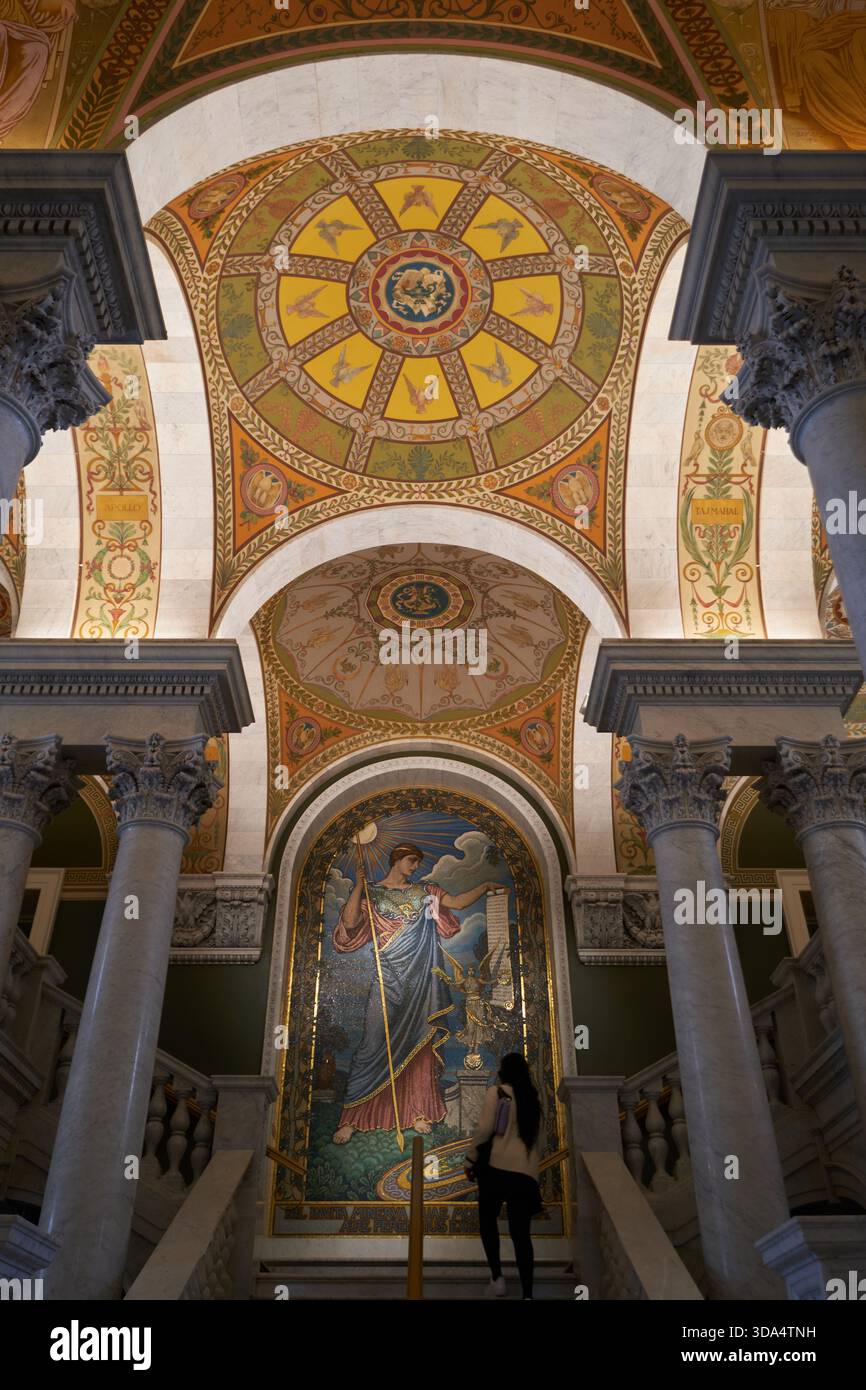 Innenraum der Library of Congress – gemalte Ornamente und Mosaike, Washington DC Stockfoto