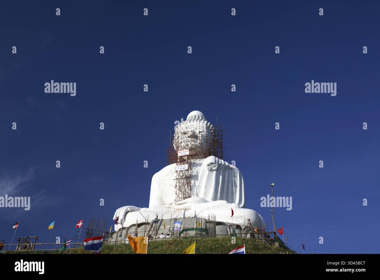 Der sitzende Big Buddha in Unterwerfung Mara, Phuket, Thailand Stockfoto