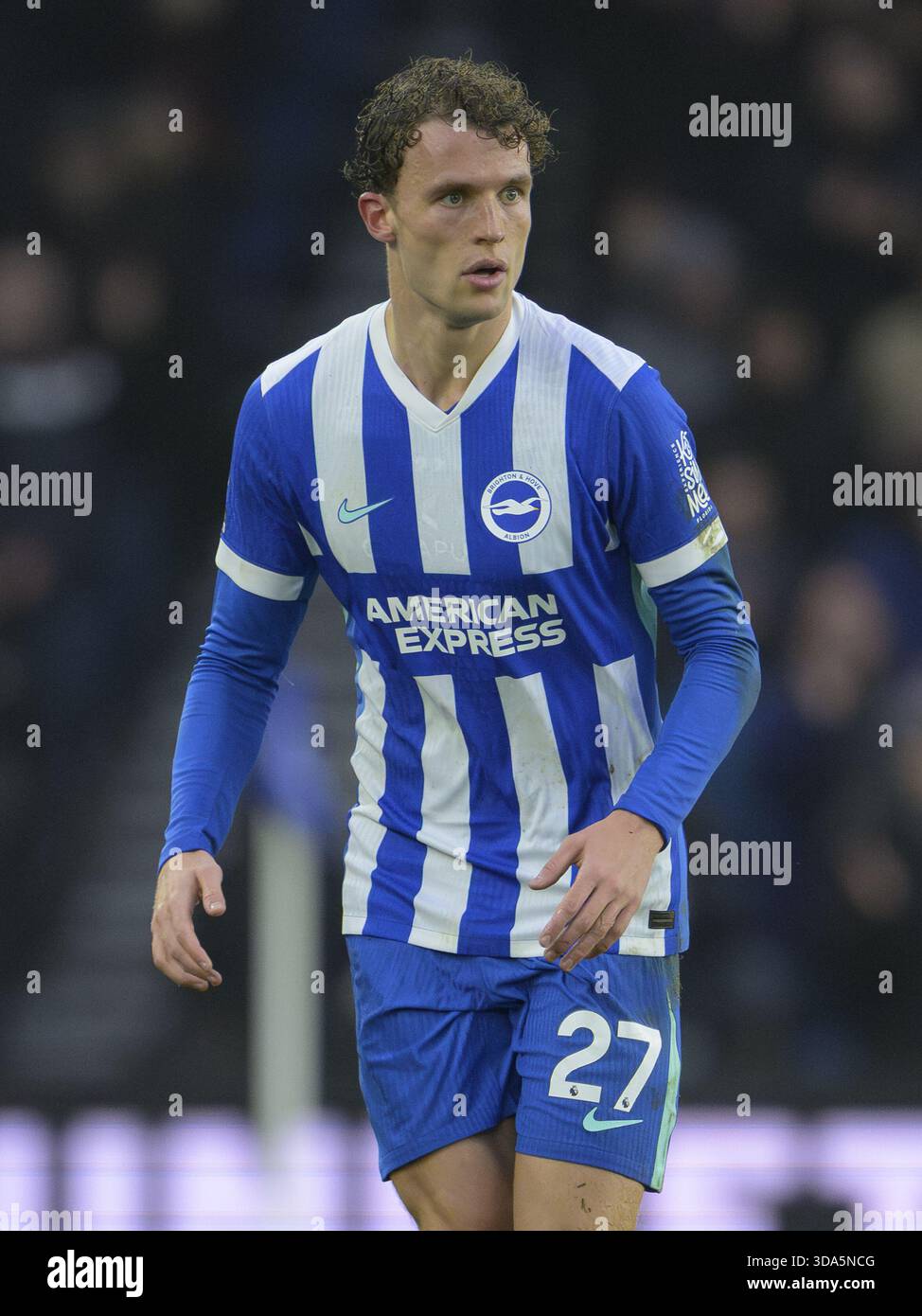 Brighton, Großbritannien. Dezember 2025. Brighton, England, 7. Dezember 2025: Brighton & Hove Albions Mats Wieffer während des Premier League-Spiels zwischen Brighton und West Ham im American Express/Amex Stadium. (Foto von David Horton/Sports Press Photo) Credit: SPP Sport Press Photo. /Alamy Live News Stockfoto