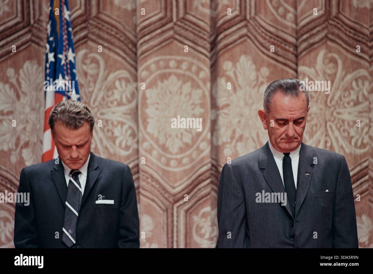 L-R: Reverend Billy Graham, Präsident Lyndon B. Johnson Stockfoto