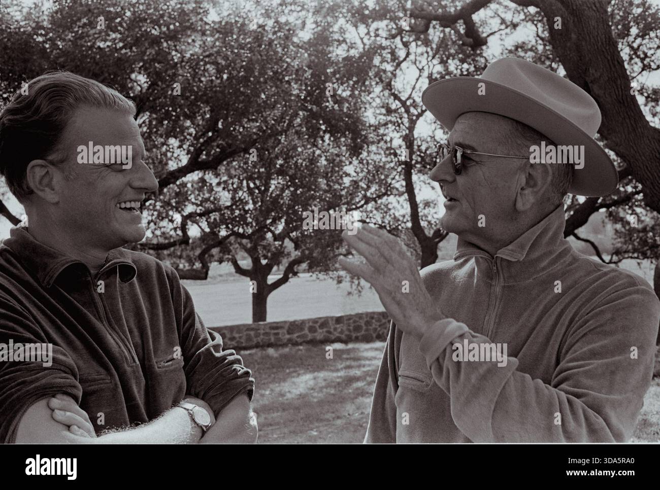 L-R: Reverend Billy Graham, Präsident Lyndon B. Johnson auf der LBJ Ranch Stockfoto
