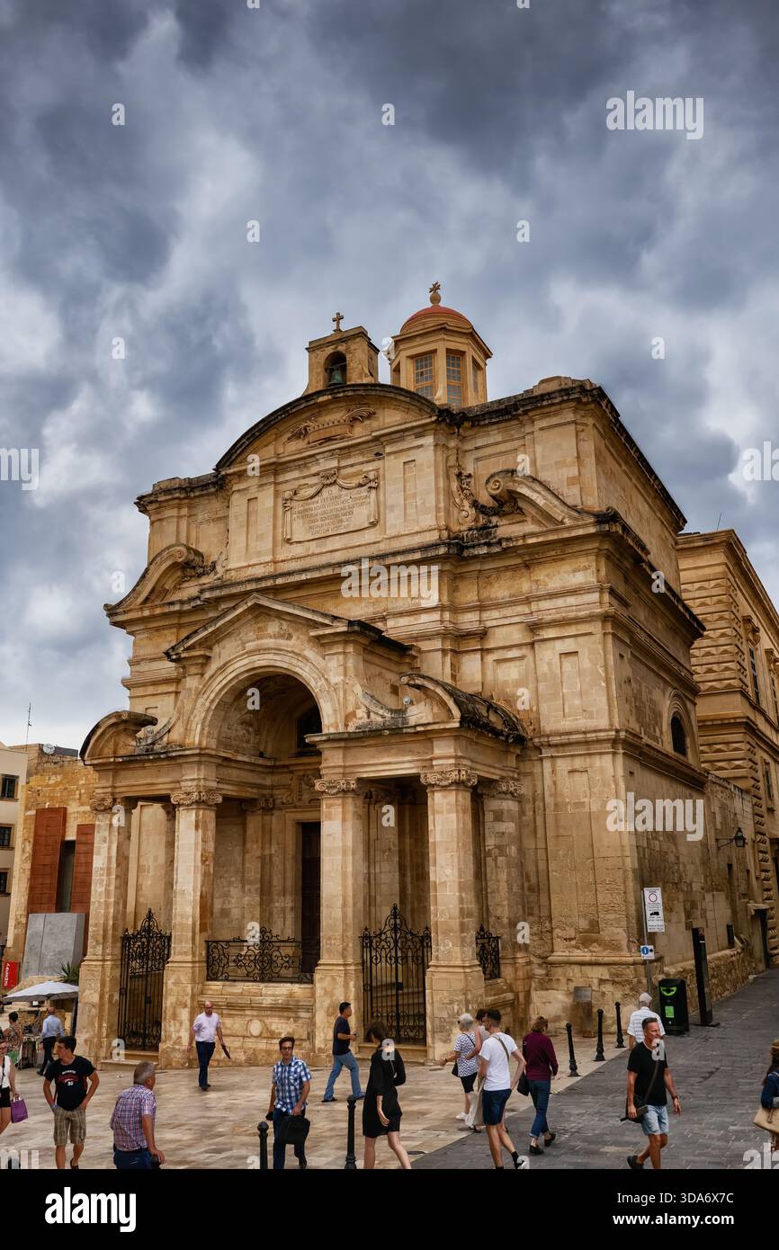 Valletta, Malta - 9. Oktober 2019: Kirche der Heiligen Katharina von Italien, Barockkirche, erbaut von den italienischen Rittern des Heiligen Johannes im Jahr 1576. Stockfoto
