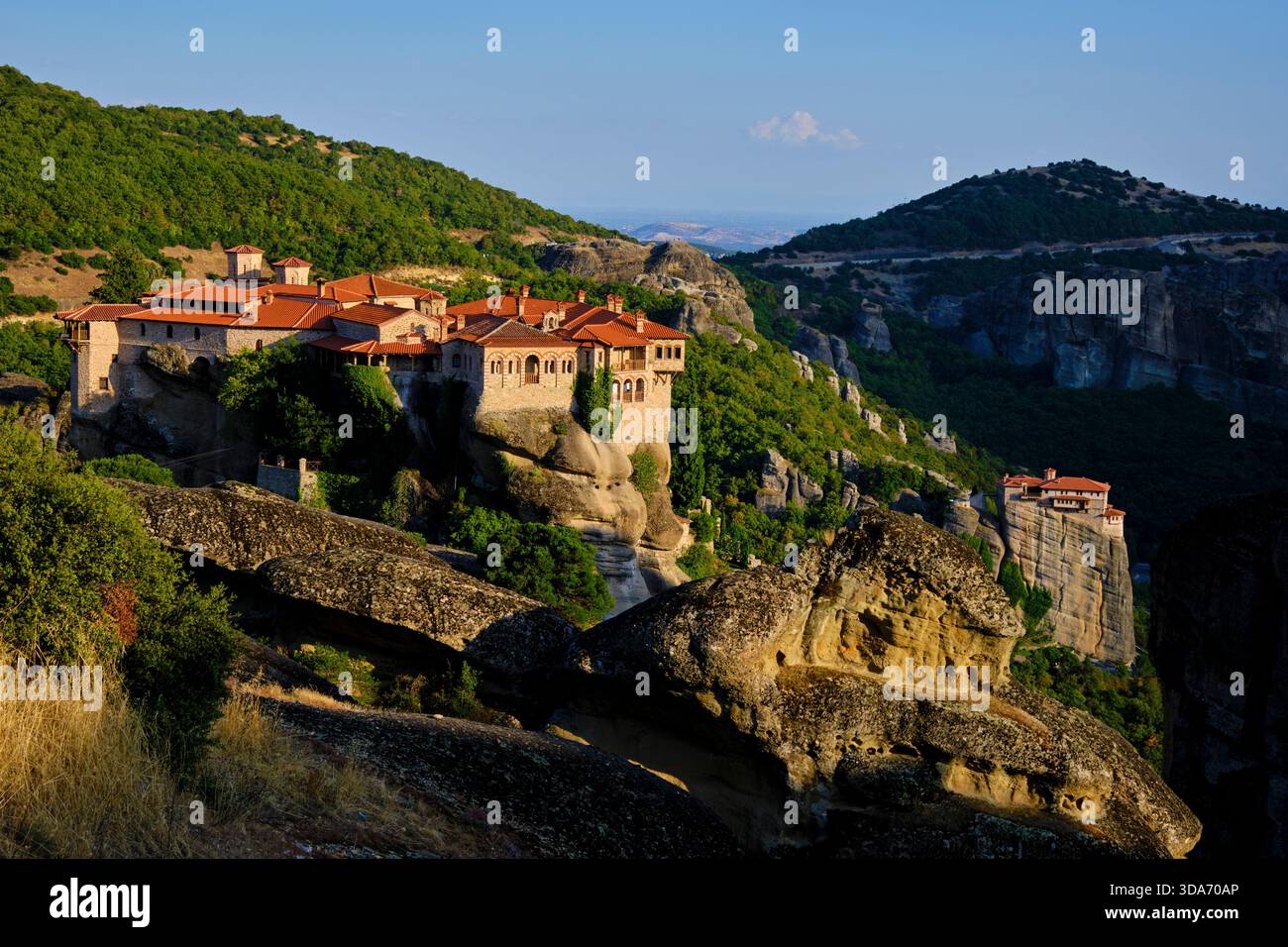 Griechenland, Thessalien, Kalambaka, die Meteora-Stätte, UNESCO-Weltkulturerbe, Kloster Varlaam und Kloster Roussanou Stockfoto