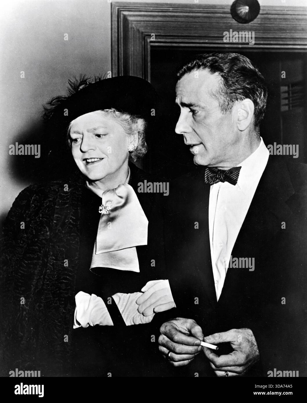 ETHEL BARRYMORE und HUMPHREY BOGART in DEADLINE - USA 1952 Regisseur und Schriftsteller RICHARD BROOKS Musik Cyril J. Mockridge Produzent Sol C. Siegel Twentieth Century Fox Stockfoto