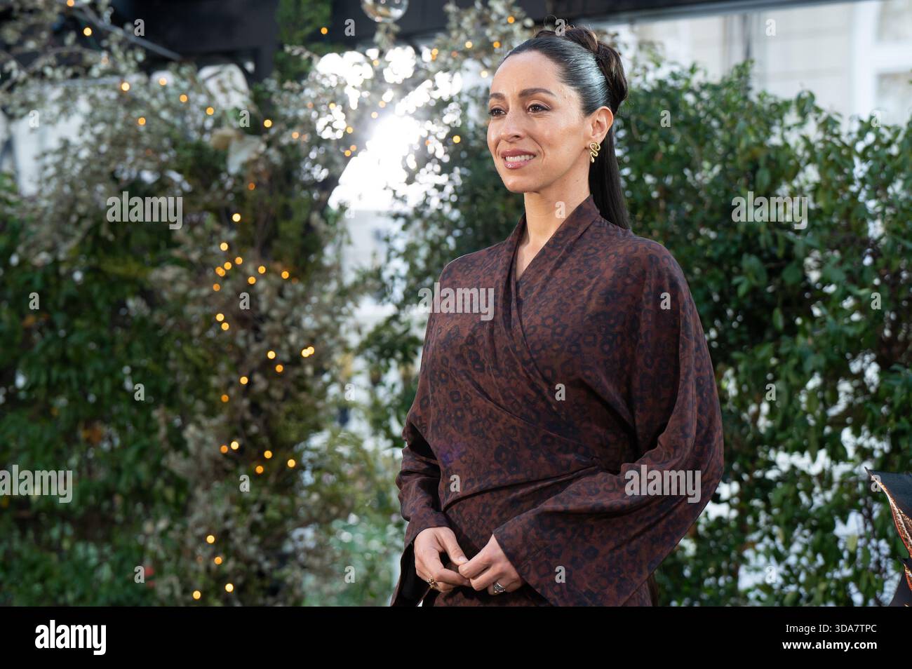 Schauspielerin Oona Chaplin nimmt am 9. Dezember 2025 am Fotogespräch „Avatar: Fire and Ash“ im Ritz Hotel in Madrid Teil. Stockfoto