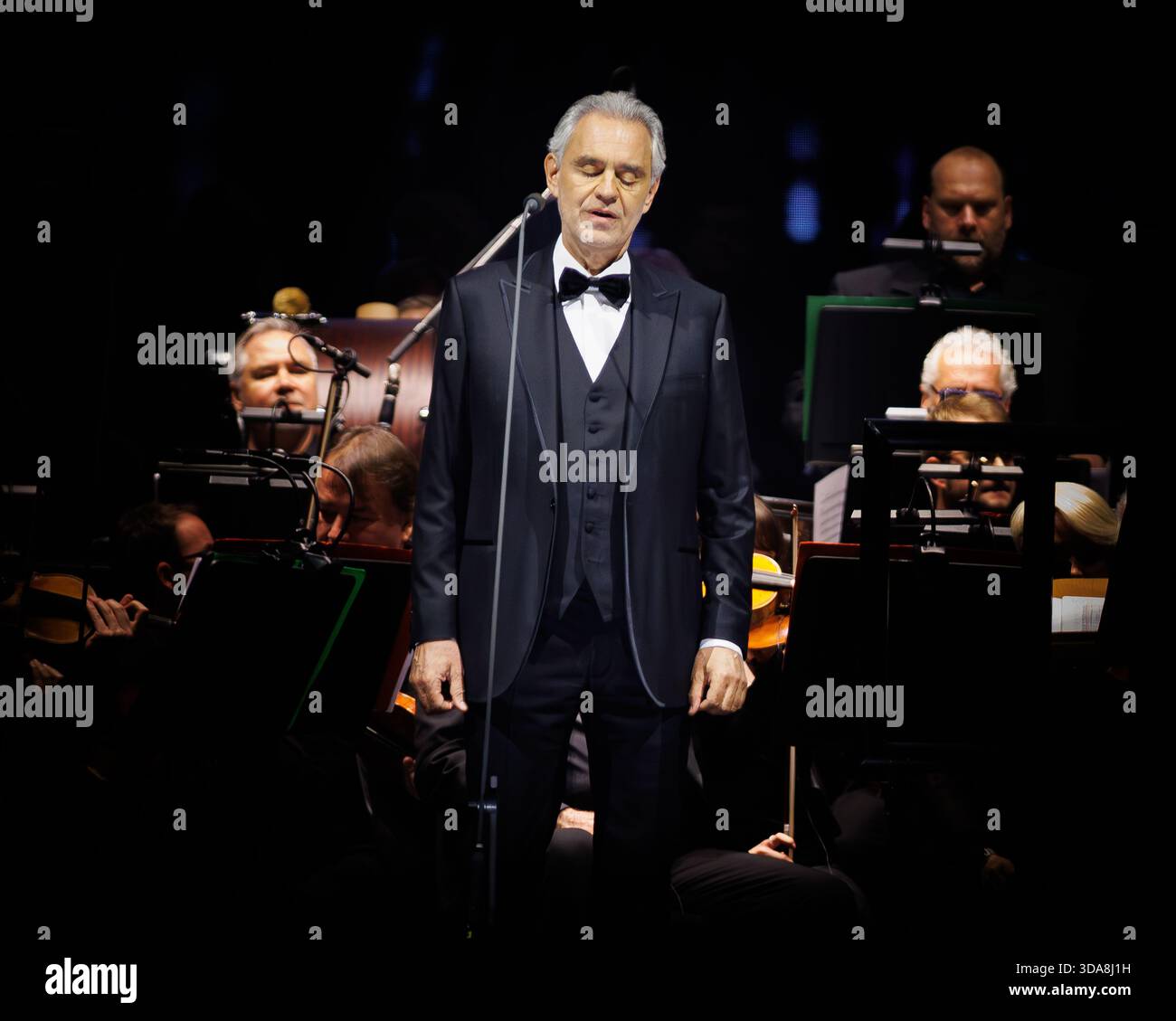 Andrea Bocelli trat am 2. Mai 2025 live in der O2 Arena in London auf Stockfoto