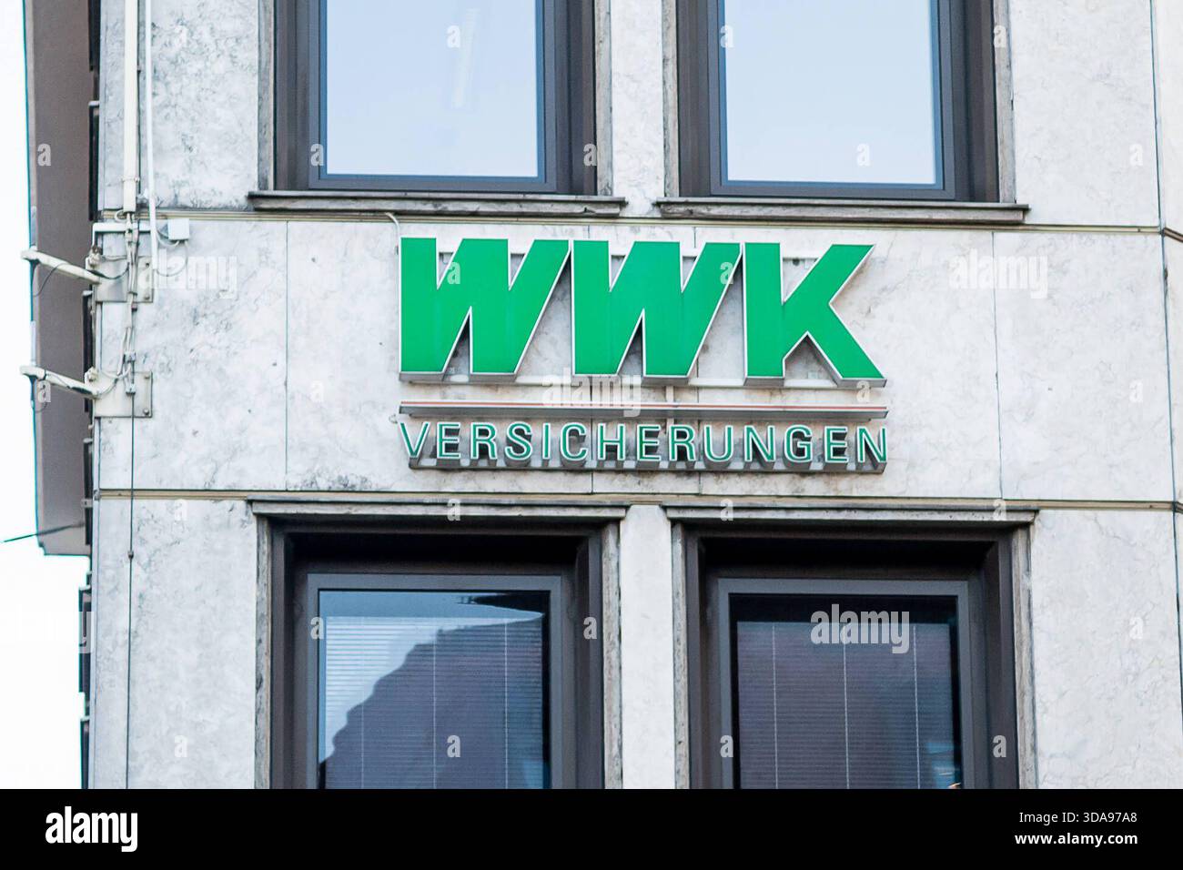 München GER, Themenbild Wirtschaft, Einzelhandel in der Müncher Innenstadt, 09.12.2025 Logo und Schriftzug der Firma WWK Versicherungen am entsprechenden Gebaeude / Geschaeft GER, Themenbild Wirtschaft, Einzelhandel in der Müncher Innenstadt, 09.12.2025 *** München GER, Thema Bild Wirtschaft, Einzelhandel in der Münchner Innenstadt, 09 12 2025 Logo und Schriftzug der Firma WWK Versicherungen auf dem entsprechenden Gebäude GER, Thema Bild Wirtschaft, Einzelhandel in der Münchner Innenstadt, 09-12-2025: FeinfoxfoxfoxfoxfoxFr Stockfoto