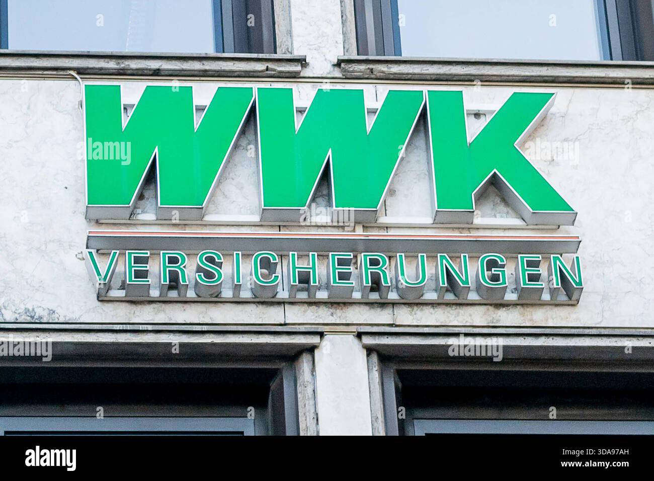 München GER, Themenbild Wirtschaft, Einzelhandel in der Müncher Innenstadt, 09.12.2025 Logo und Schriftzug der Firma WWK Versicherungen am entsprechenden Gebaeude / Geschaeft GER, Themenbild Wirtschaft, Einzelhandel in der Müncher Innenstadt, 09.12.2025 *** München GER, Thema Bild Wirtschaft, Einzelhandel in der Münchner Innenstadt, 09 12 2025 Logo und Schriftzug der Firma WWK Versicherungen auf dem entsprechenden Gebäude GER, Thema Bild Wirtschaft, Einzelhandel in der Münchner Innenstadt, 09-12-2025: FeinfoxfoxfoxfoxfoxFr Stockfoto