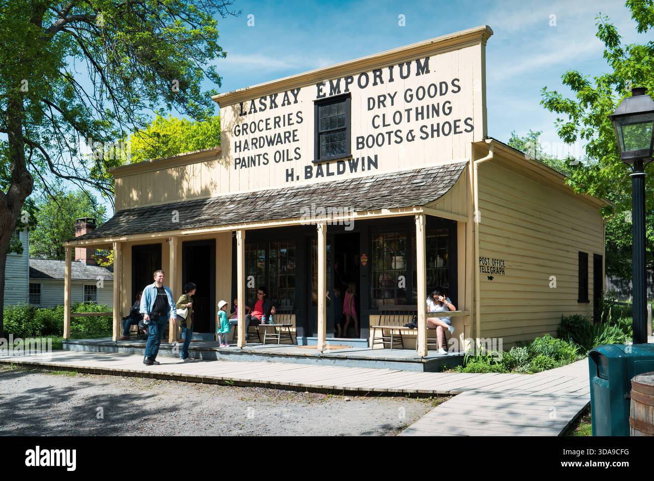Besucher besuchen Black Creek Pioneer Village in Toronto, Ontario, Kanada Stockfoto