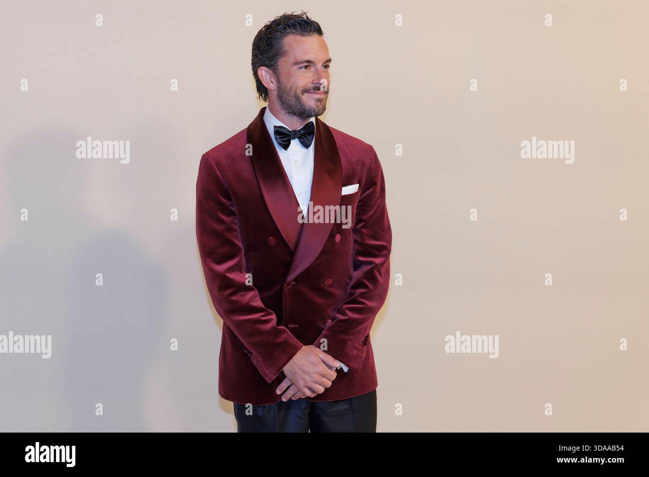 4. Dezember 2025, Rom, Italien, Italien: Jonathan Bailey nimmt an der Premiere des roten Teppichs „Brunello, Il Visionario Garbato“ Teil. (Credit Image: © C) Emanuela Vertolli/SOPA Images via ZUMA Press Wire) NUR REDAKTIONELLE VERWENDUNG! Nicht für kommerzielle ZWECKE! Stockfoto