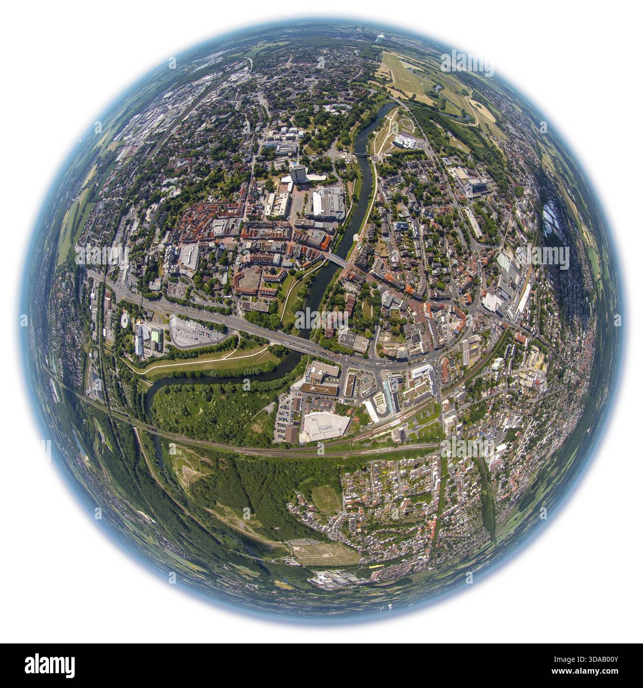 Blick auf das Stadtzentrum von Luenen mit Lippe und Marktplatz, Fischaugenblick, Panorama, Fischaugenlinse, Luenen, Ruhrgebiet, Nordrhein-Westfalen, Deutschland, Europ Stockfoto
