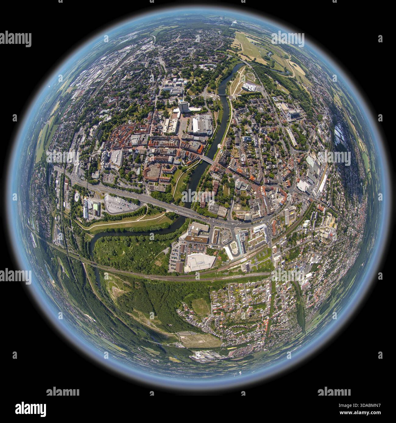 Blick auf das Stadtzentrum von Luenen mit Lippe und Marktplatz, Fischaugenblick, Panorama, Fischaugenlinse, Luenen, Ruhrgebiet, Nordrhein-Westfalen, Deutschland, Europ Stockfoto