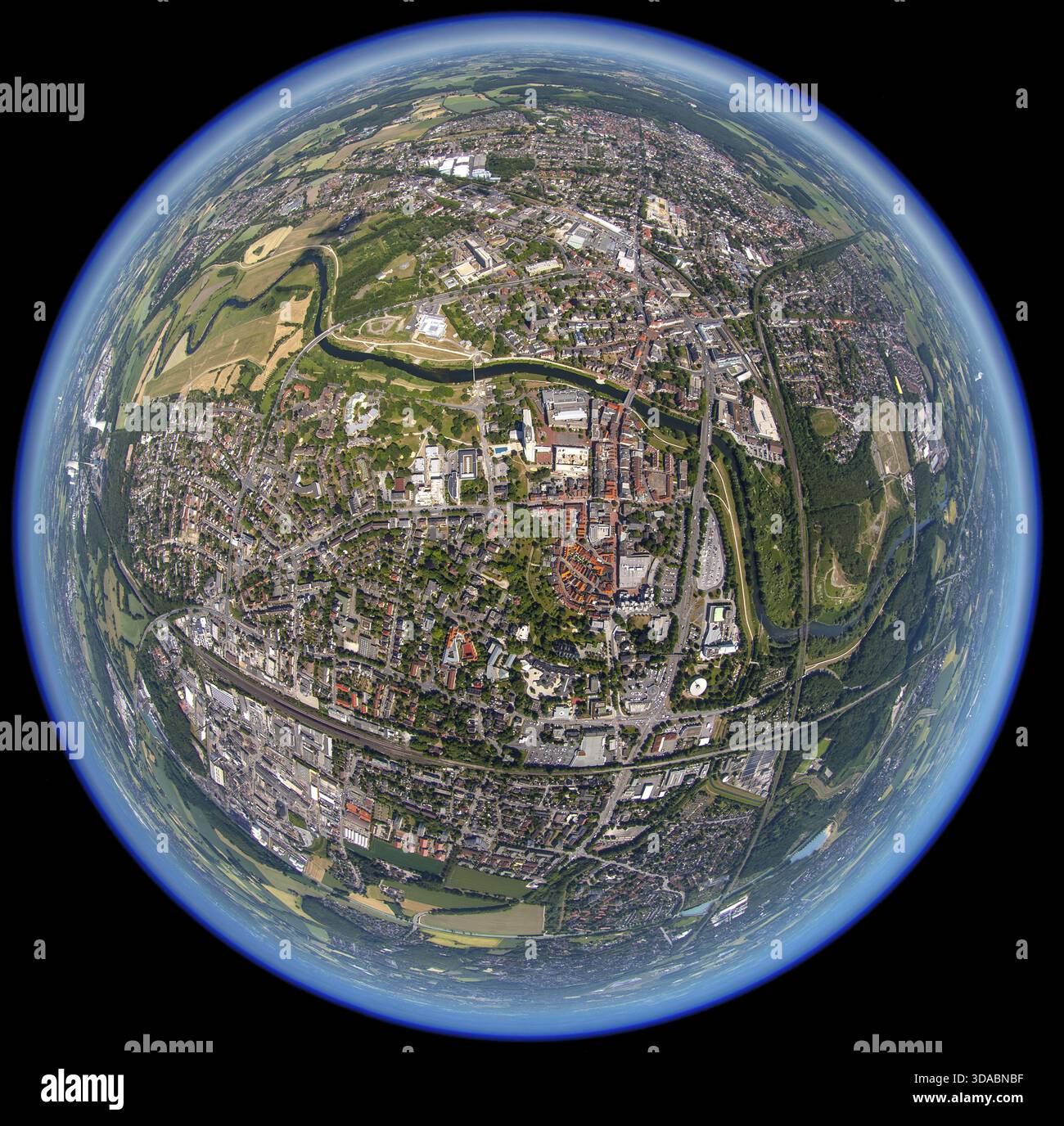 Blick auf das Stadtzentrum von Luenen mit Lippe und Marktplatz, Fischaugenblick, Panorama, Fischaugenlinse, Luenen, Ruhrgebiet, Nordrhein-Westfalen, Deutschland, Europ Stockfoto