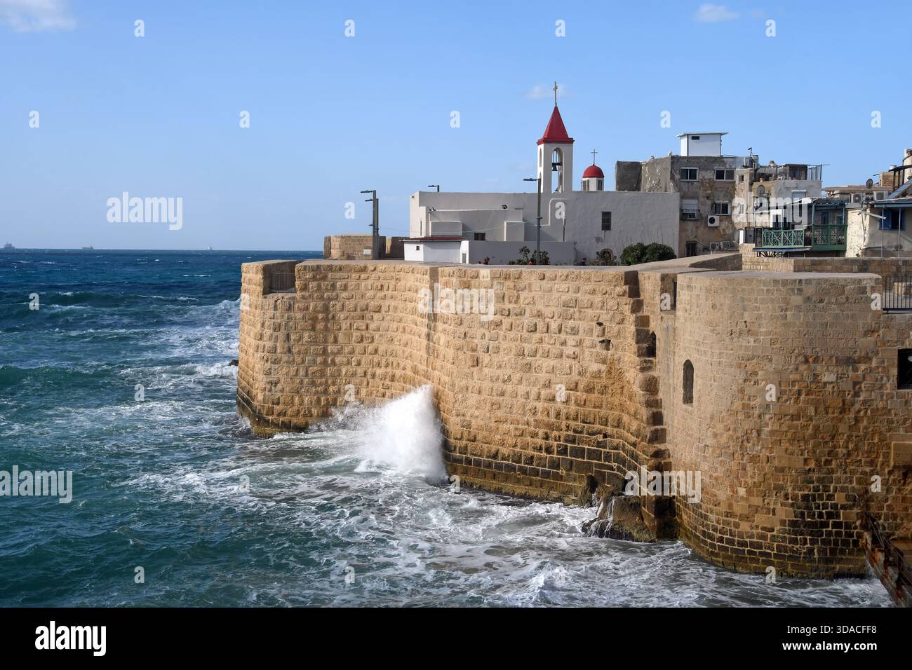 ACCO Seemauer und St. Johannes der Täufer Franziskanerkirche, Israel Stockfoto