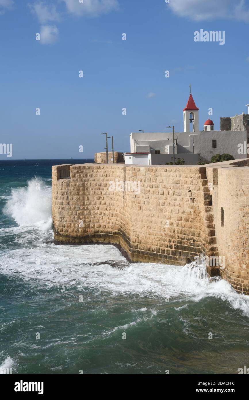 ACCO Seemauer und St. Johannes der Täufer Franziskanerkirche, Israel Stockfoto
