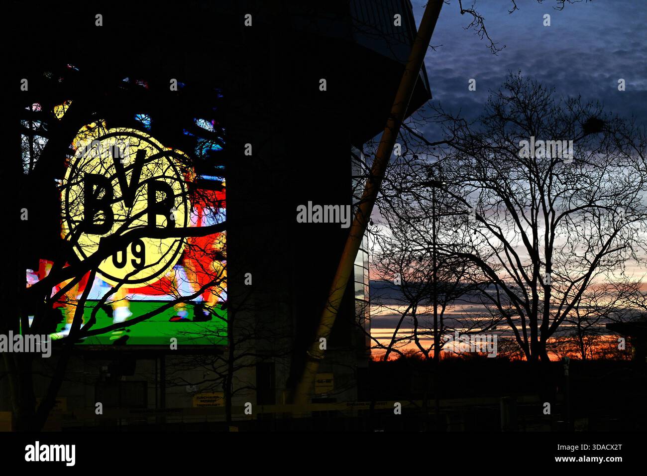 Signal Iduna Park bei Sonnenuntergang, Dortmund Stockfoto