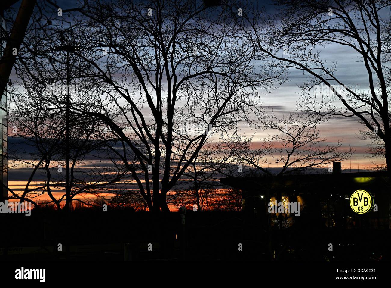 Signal Iduna Park bei Sonnenuntergang, Dortmund Stockfoto