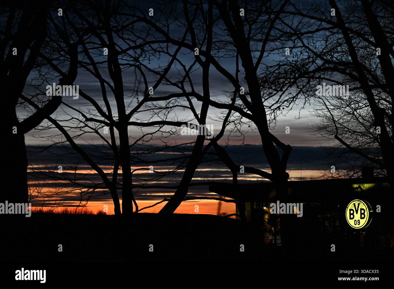 Signal Iduna Park bei Sonnenuntergang, Dortmund Stockfoto