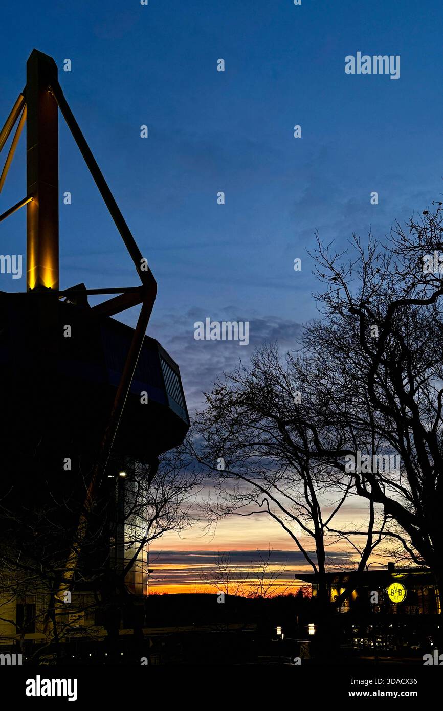 Signal Iduna Park bei Sonnenuntergang, Dortmund Stockfoto