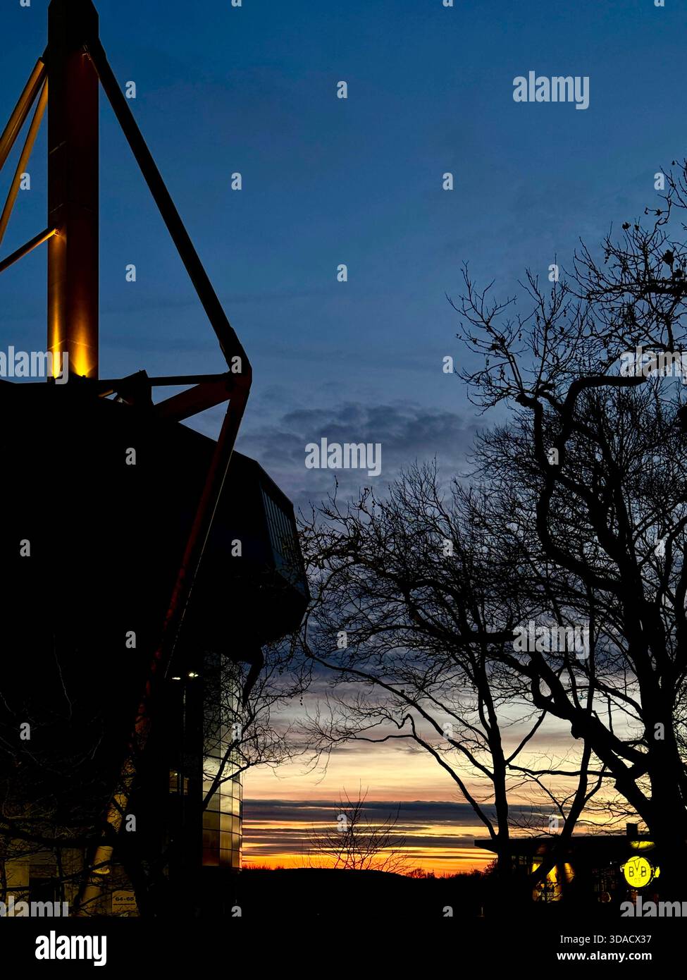 Signal Iduna Park bei Sonnenuntergang, Dortmund Stockfoto