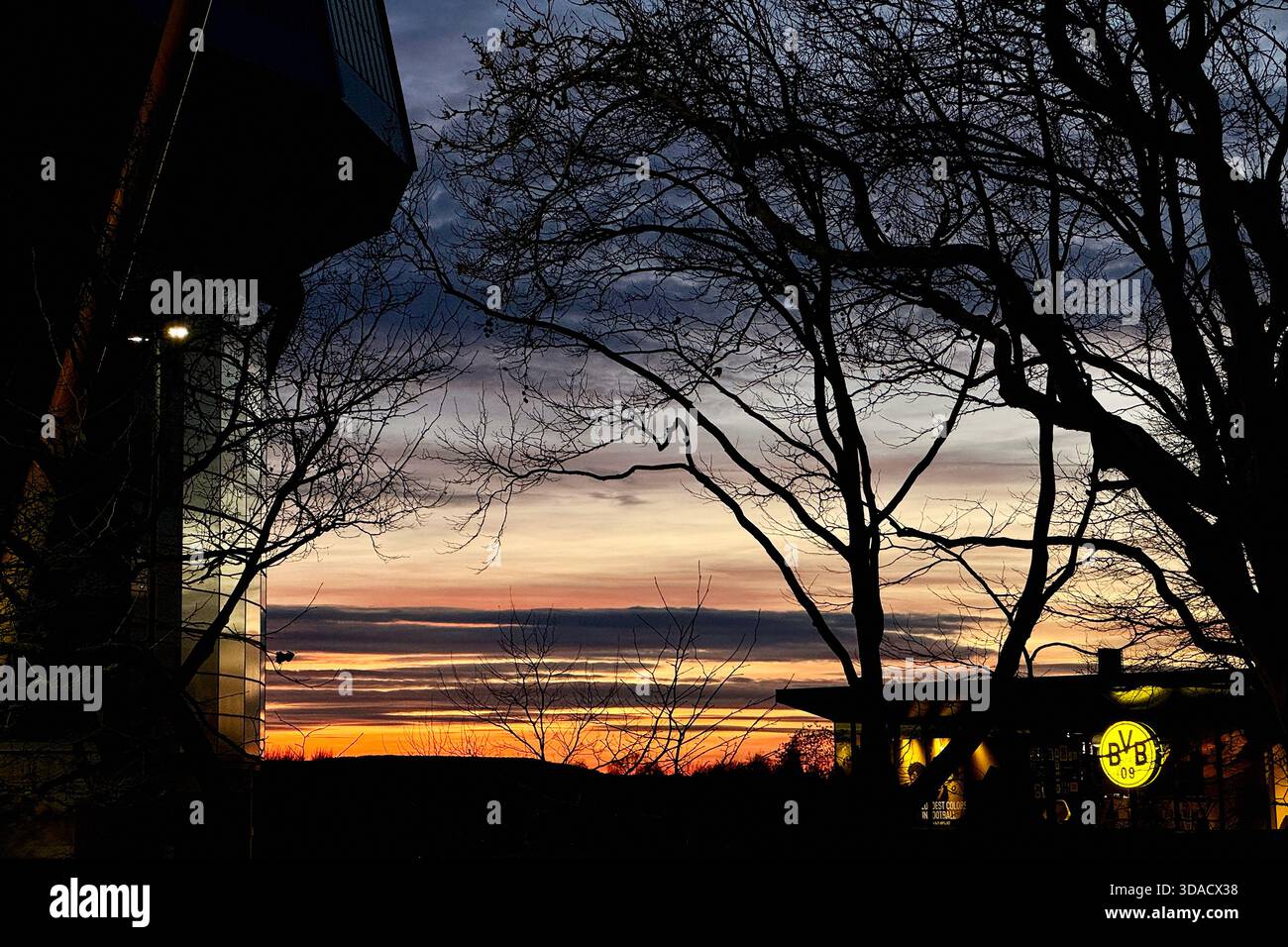 Signal Iduna Park bei Sonnenuntergang, Dortmund Stockfoto