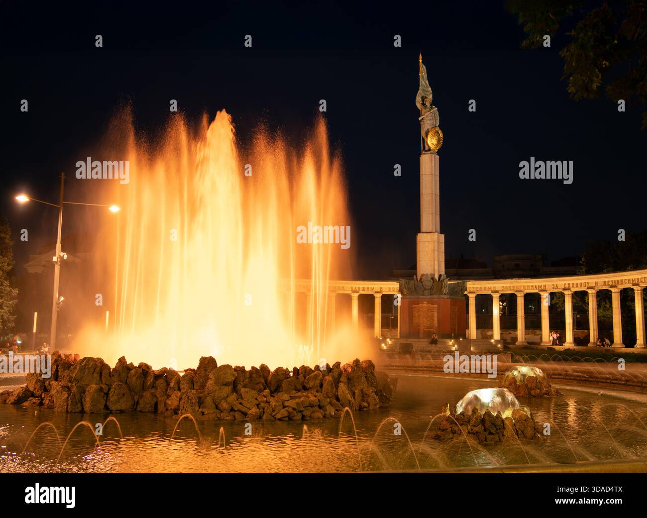 Hochstrahlbrunnen am Schwarzenbergplatz in Wien Stockfoto
