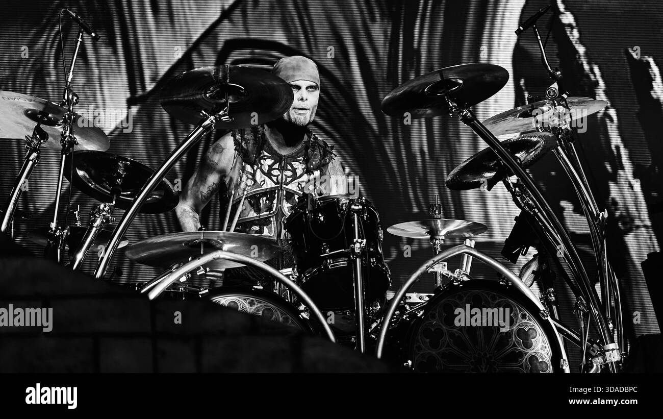 Die deutsche Power-Metal-Band Powerwolf tritt live auf der Bühne im Huskvarna Folkets Park in Schweden auf, 22. Juni 2025. Stockfoto