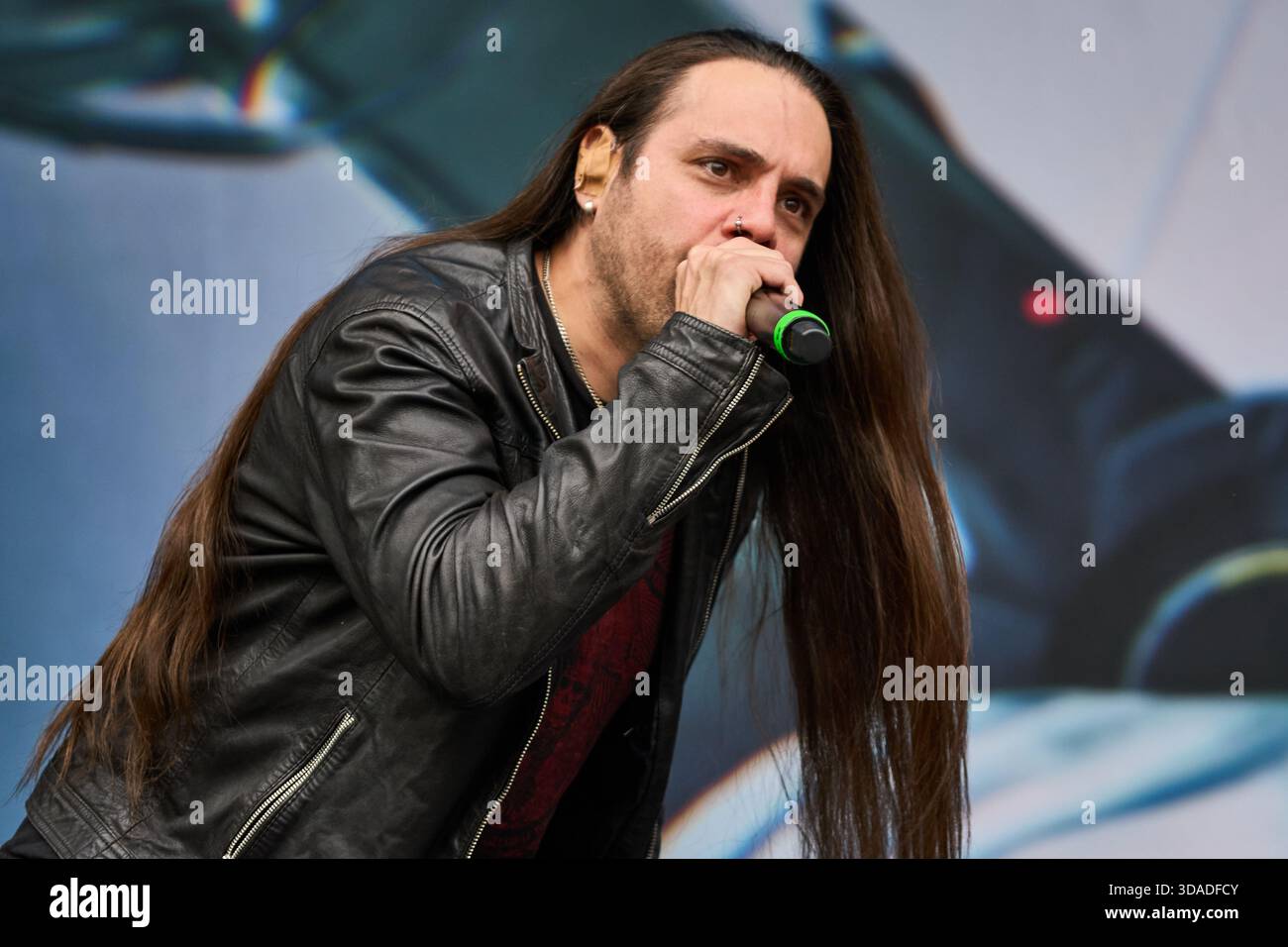 Die Metalband Amaranthe tritt live auf der Bühne im Huskvarna Folkets Park in Schweden auf, 22. Juni 2025. Stockfoto