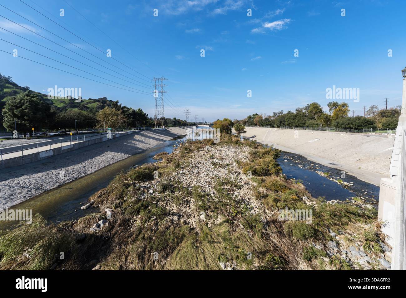 Blick auf den Los Angeles River in der Nähe von Griffith Park und Glendale in Los Angeles County Kalifornien. Stockfoto